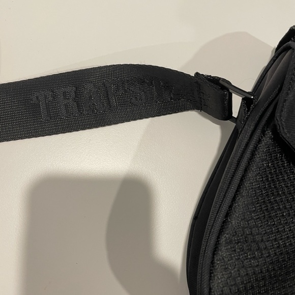 BLACK ON BLACK TRAPSTAR T BAG🔥 - Picture 7 of 7